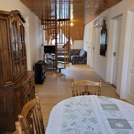 Henrietta Apartmanhaz Apartment ซาลาคาโรส ภายนอก รูปภาพ