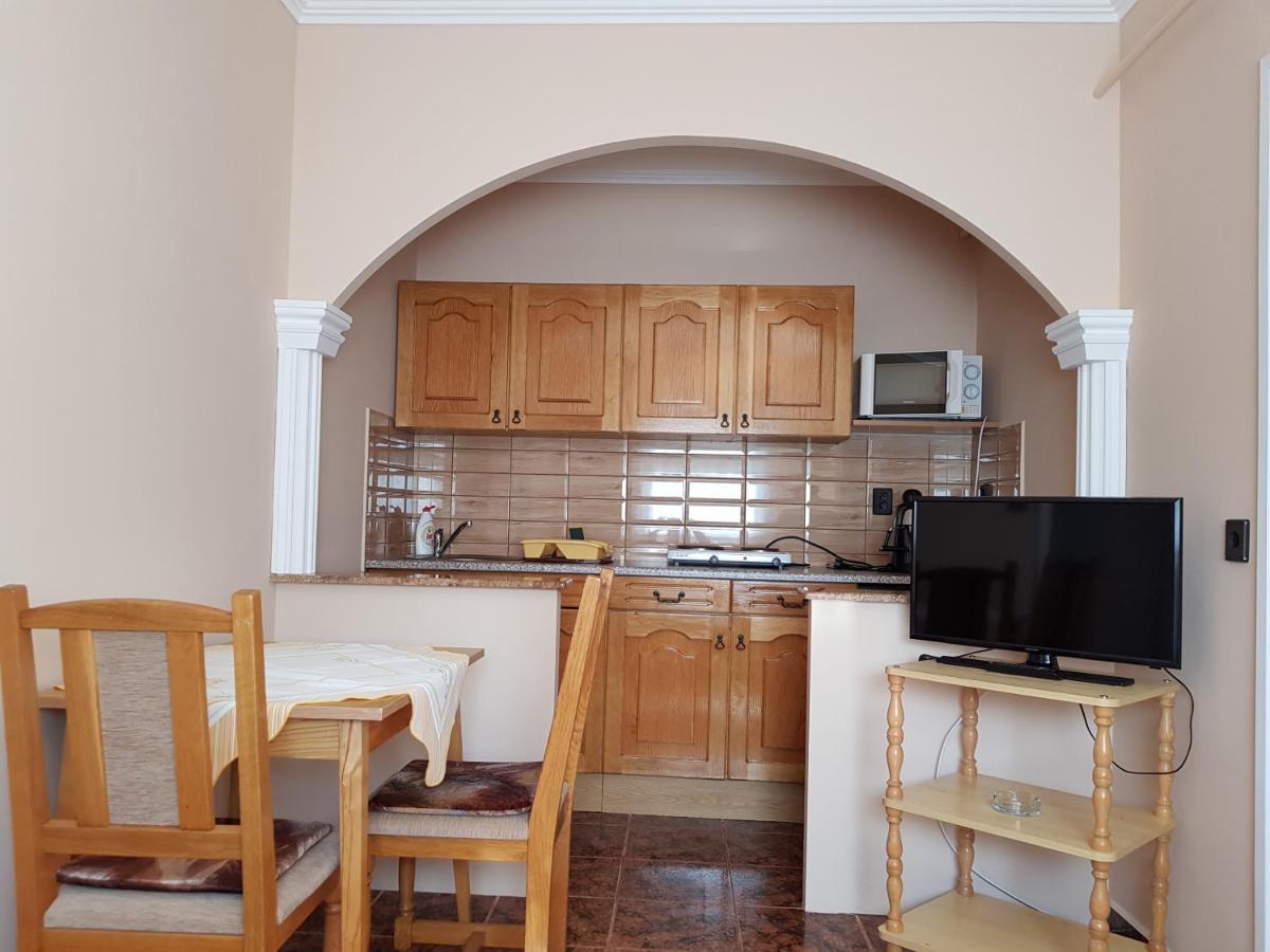 Henrietta Apartmanhaz Apartment ซาลาคาโรส ภายนอก รูปภาพ