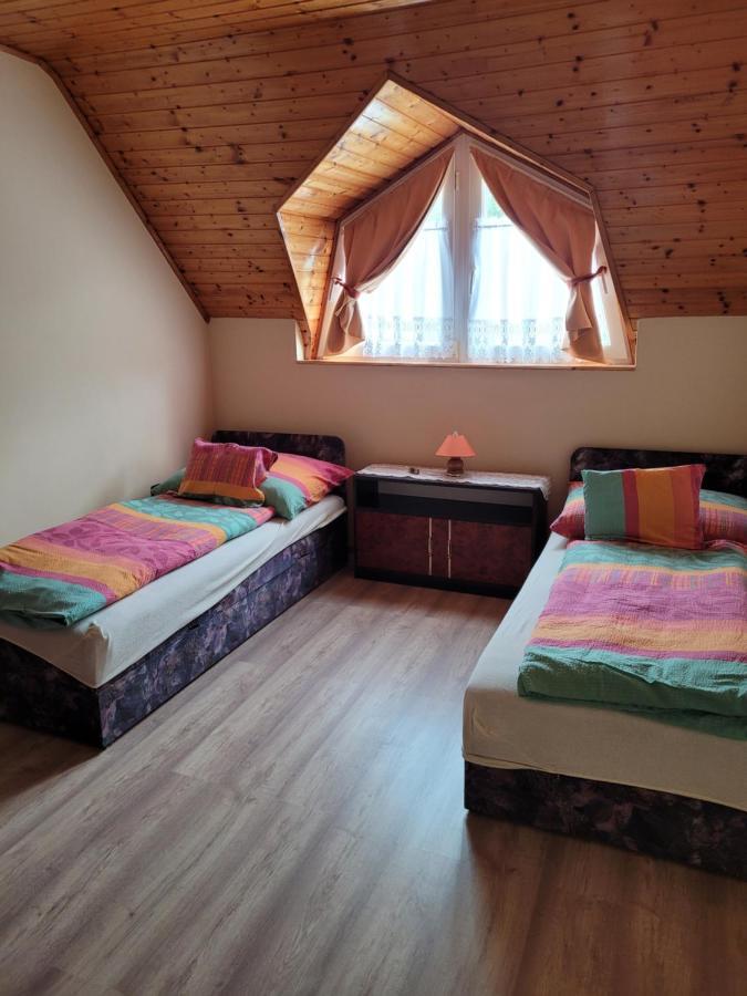 Henrietta Apartmanhaz Apartment ซาลาคาโรส ภายนอก รูปภาพ