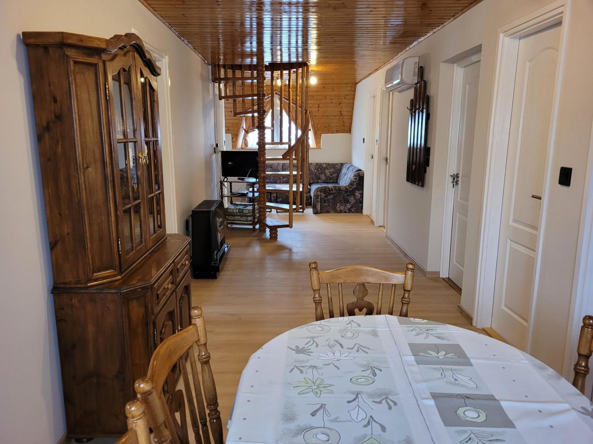 Henrietta Apartmanhaz Apartment ซาลาคาโรส ภายนอก รูปภาพ