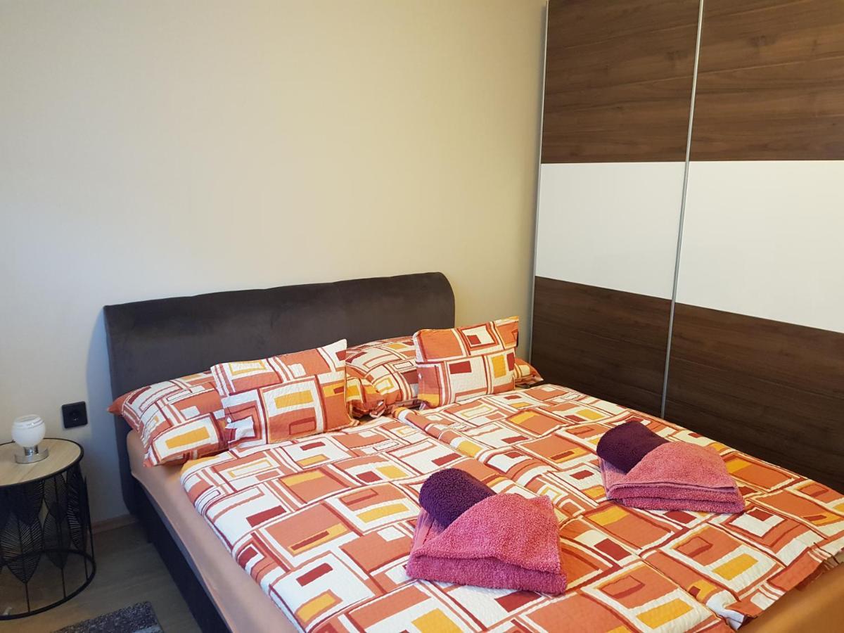 Henrietta Apartmanhaz Apartment ซาลาคาโรส ภายนอก รูปภาพ